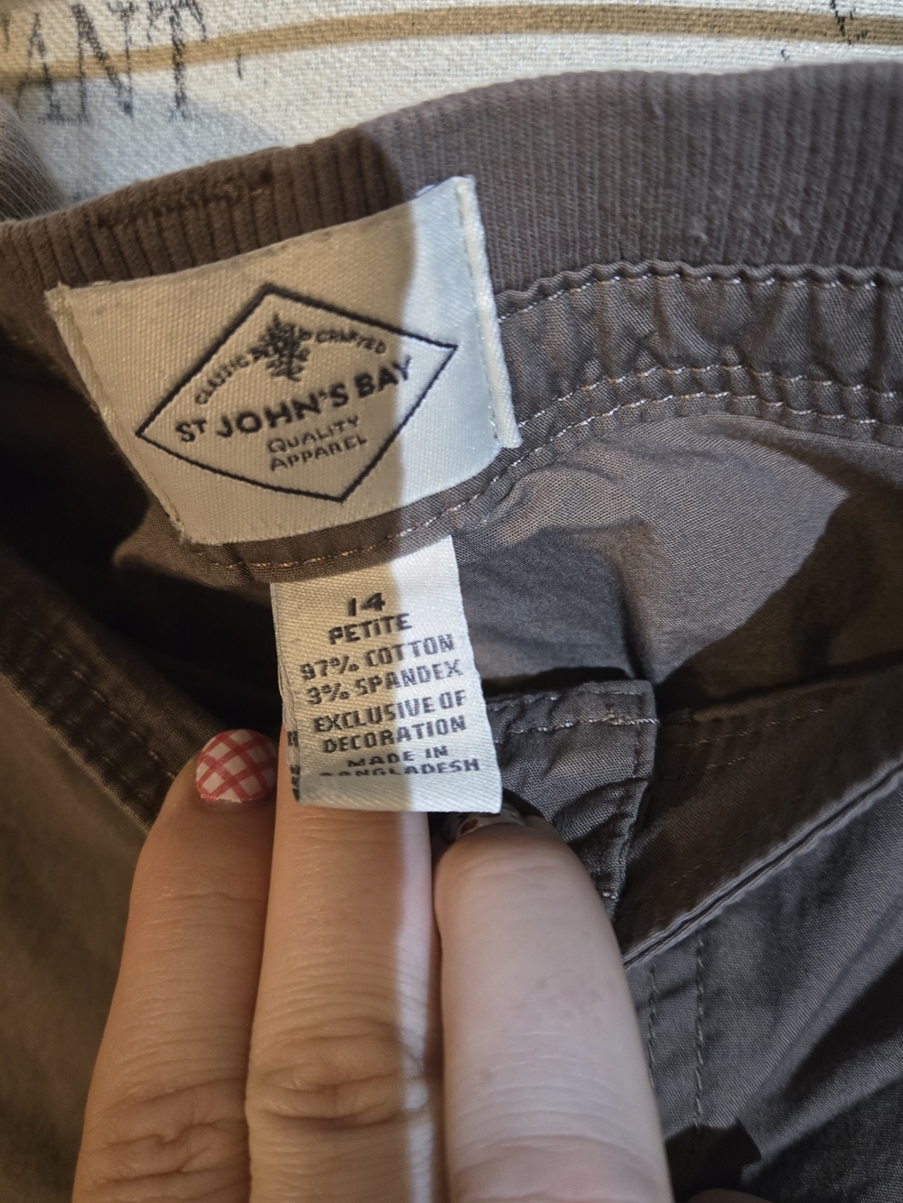 St. John's Bay Womens Brown Cargo Shorts - Picture 2 of 3
